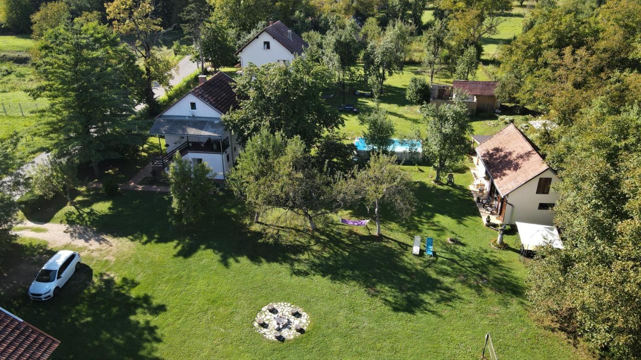 Apartments Čelopek Licko Petrovo Selo Buitenkant foto