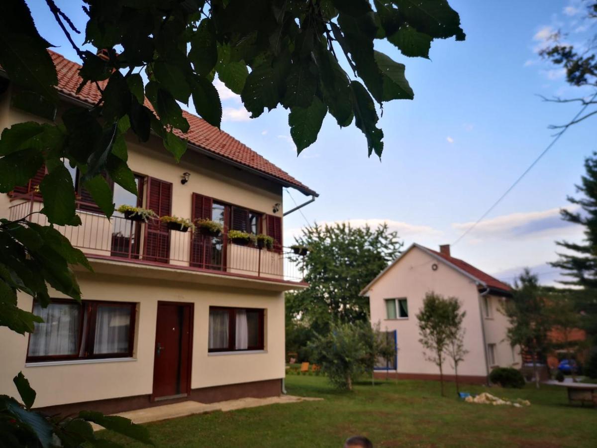 Apartments Čelopek Licko Petrovo Selo Buitenkant foto